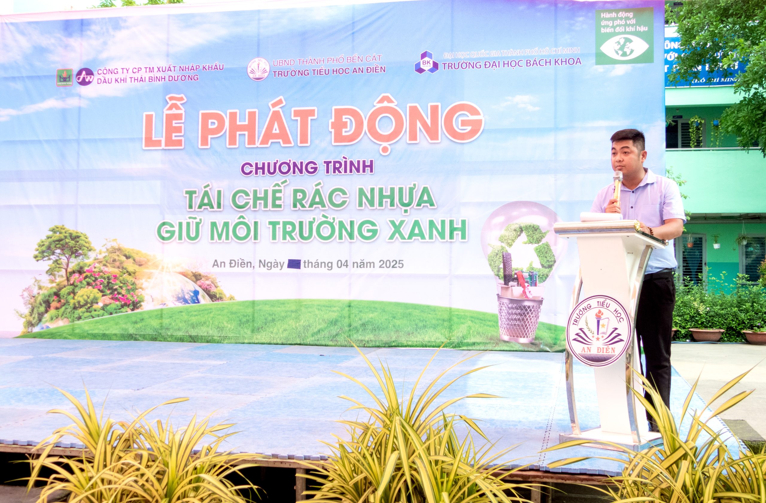 Thầy Nguyễn Hoàng Ân - Phó hiệu trưởng trường Tiểu học An Điền phát biểu