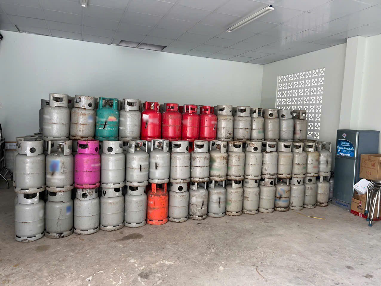 Chai LPG sau khi tiêu hủy thành phế liệu